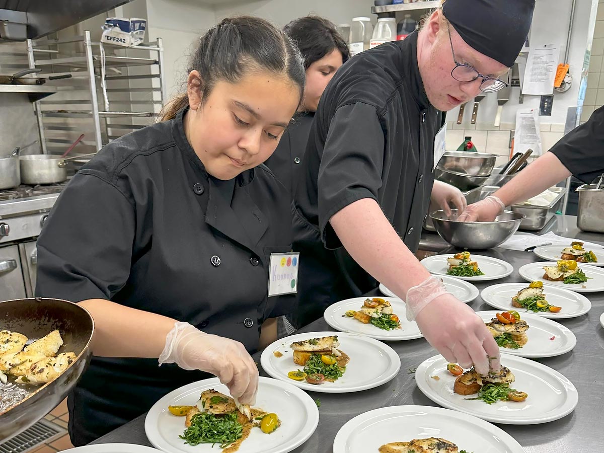 Culinary students at Manna &mdash; The Durango Soup Kitchen